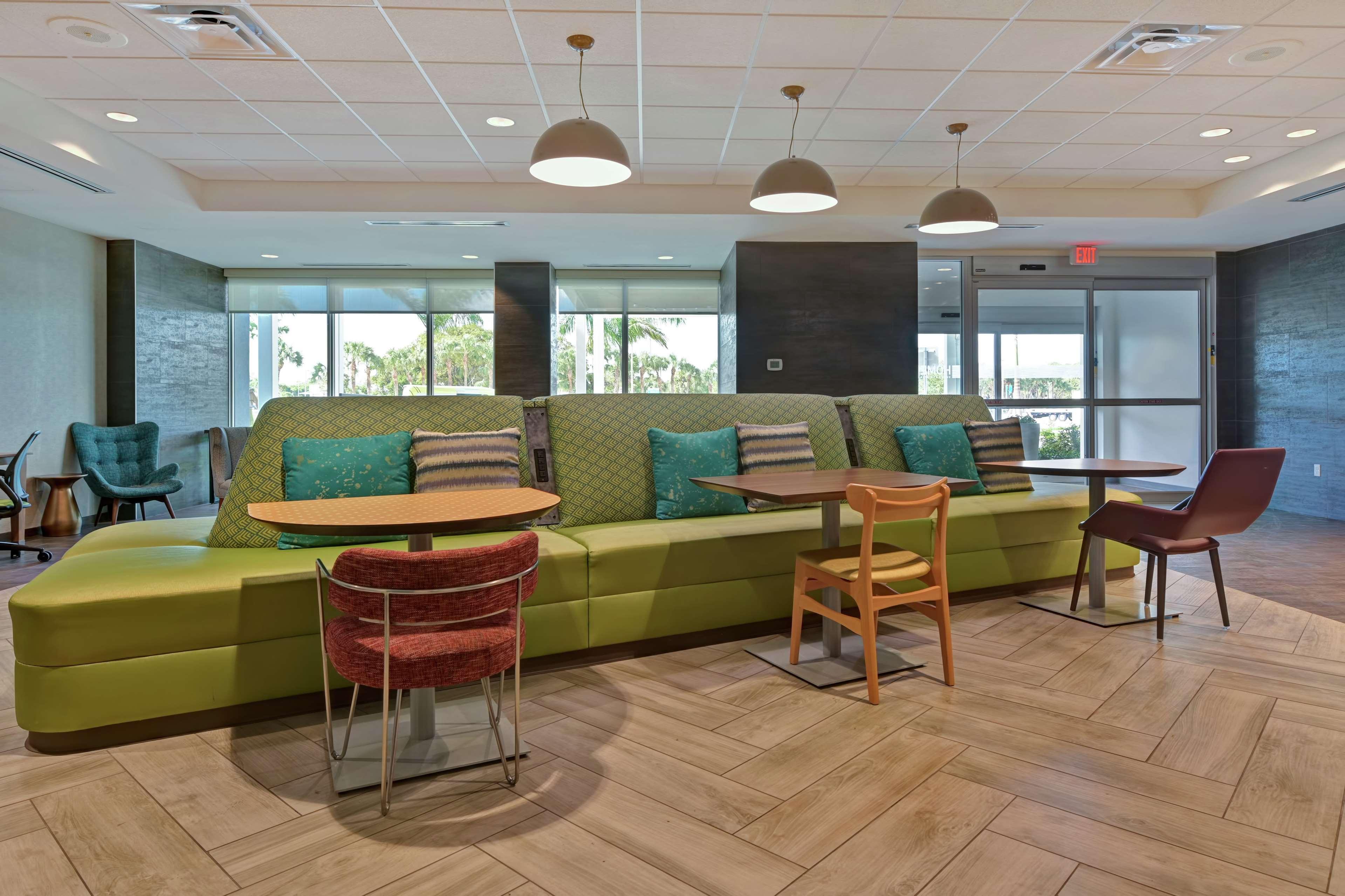 Home2 Suites By Hilton West Palm Beach Airport Cloud Lake Exterior foto